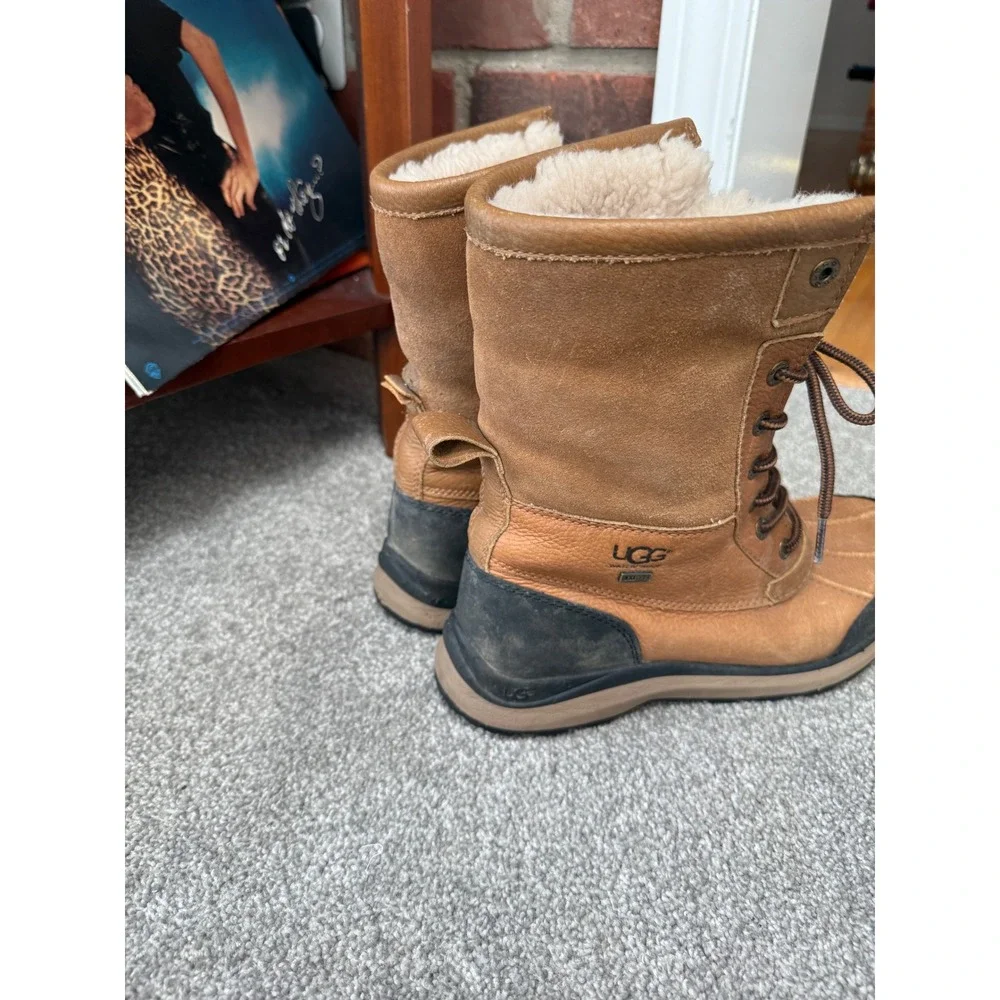 UGG‎ Australia Adirondack III Women's Boots - Chestnut, US 9.5